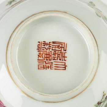 A porcelain cup with stand, late Qing dynasty, with Jiaqing mark.