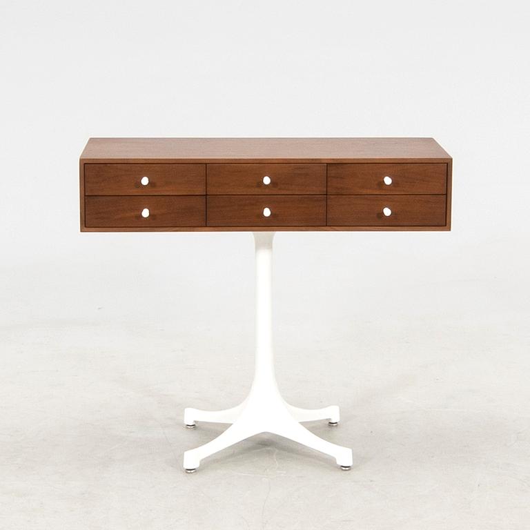 George Nelson "Jewelry chest on stand", modellnr 5515 1900-talets senare del.