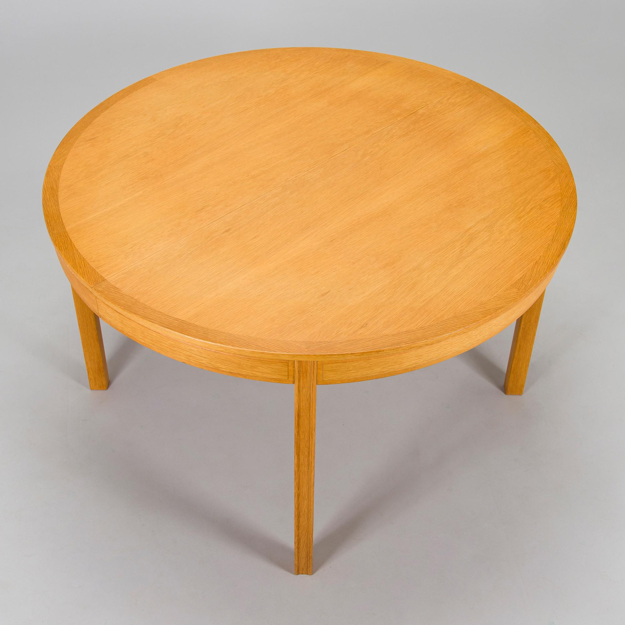 Bertil Fridhagen, ruokapöytä sekä tuoleja, 4 kpl, Bodafors, 1900-luvun toinen puolisko.