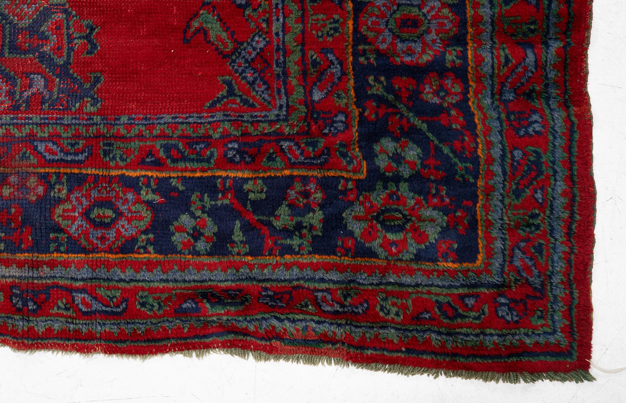 An antique Ushak carpet, Western Anatolia, approx. 380 x 313 cm.