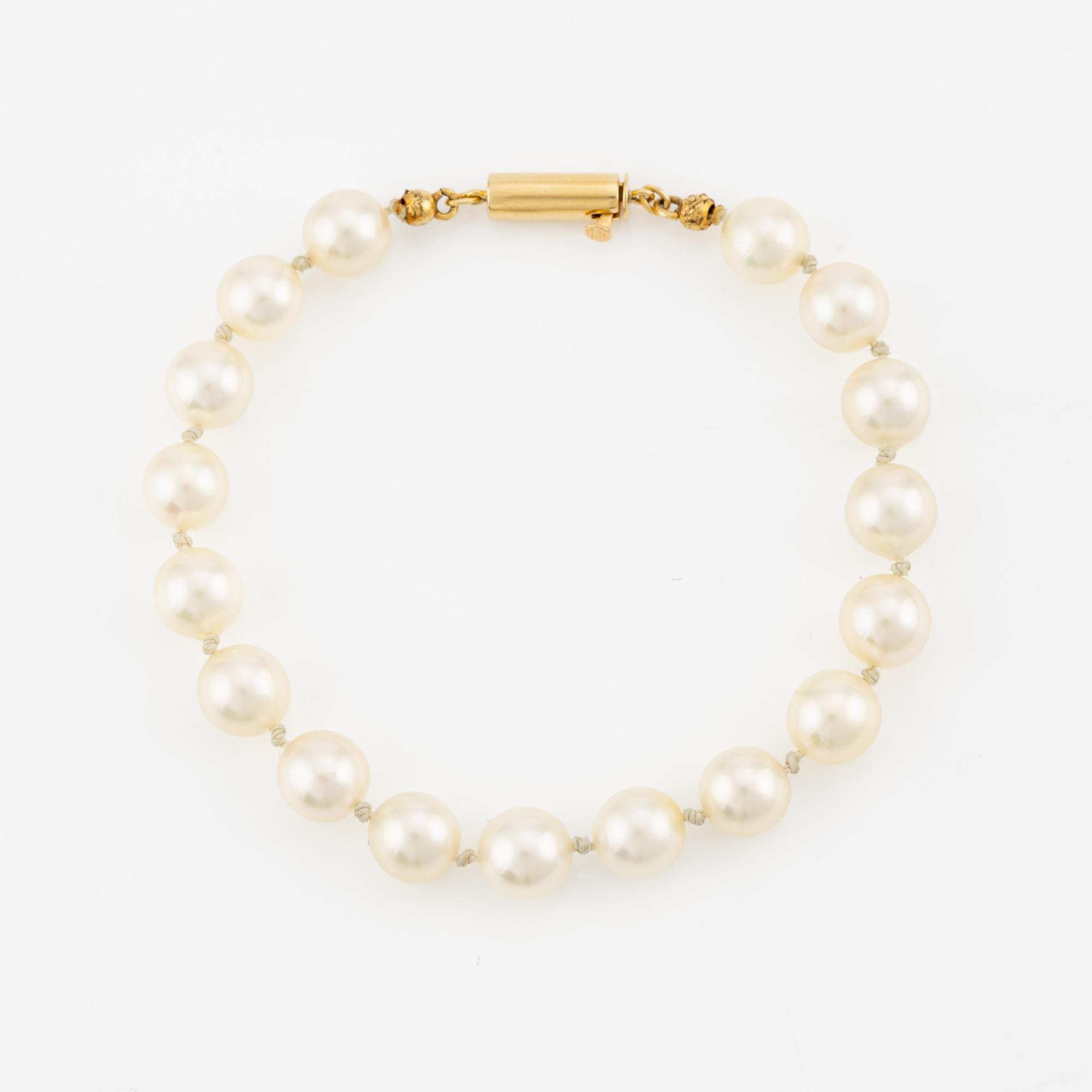 Armband, med odlade pärlor, lås 18K guld.