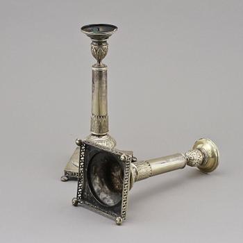 LJUSSTAKAR, ett par, nysilver, C G Hallberg, Stockholm, 1900-talets första hälft.
