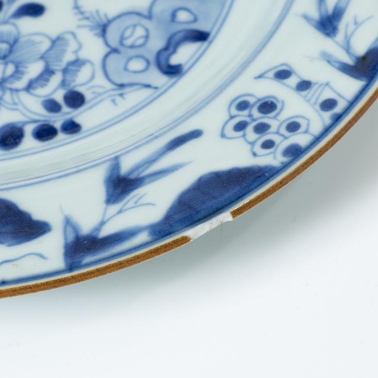 Tallrikar, fem stycken, porslin, Kina, 1700-tal.