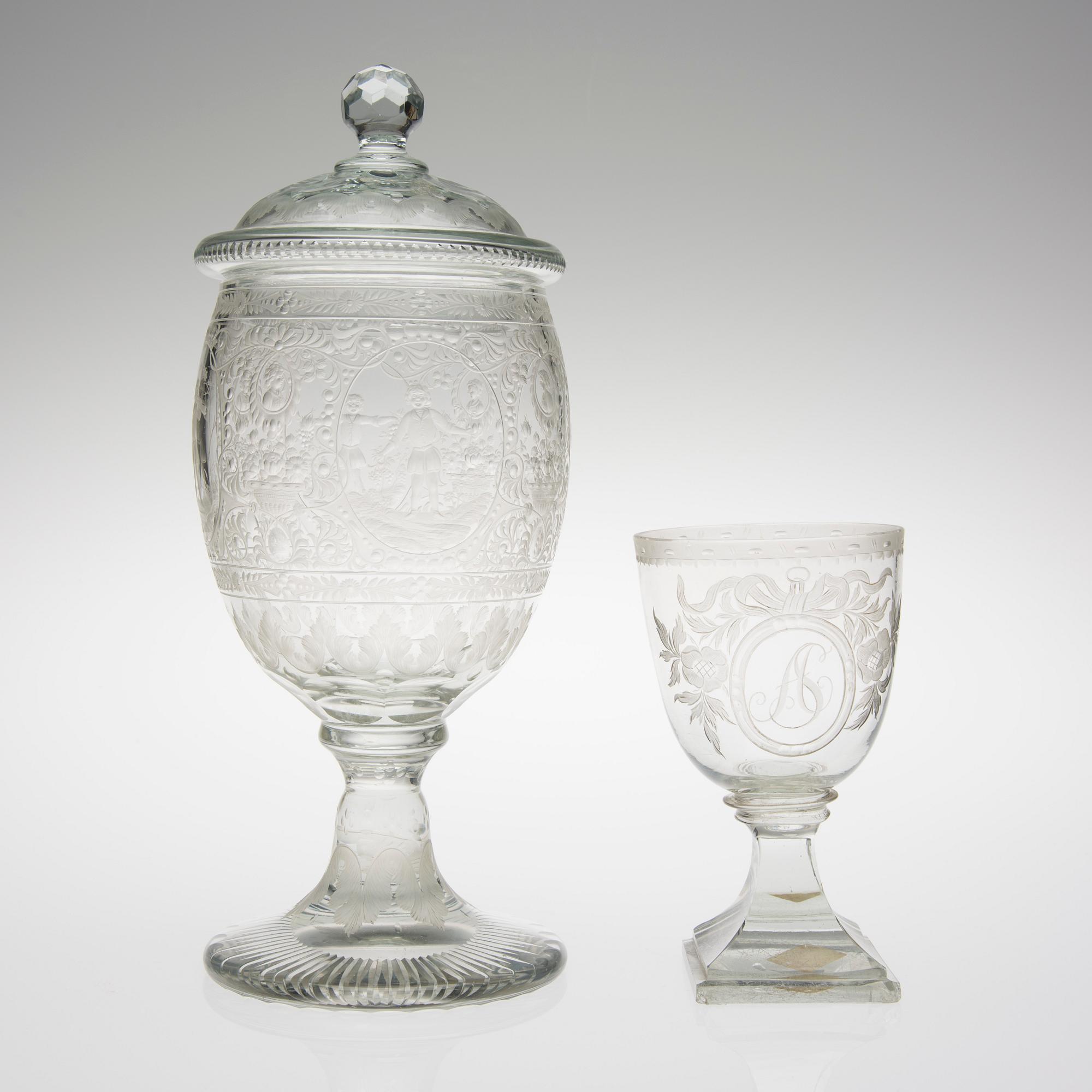 POKAL MED LOCK samt BÄGARE, glas. 1900-talets första hälft.