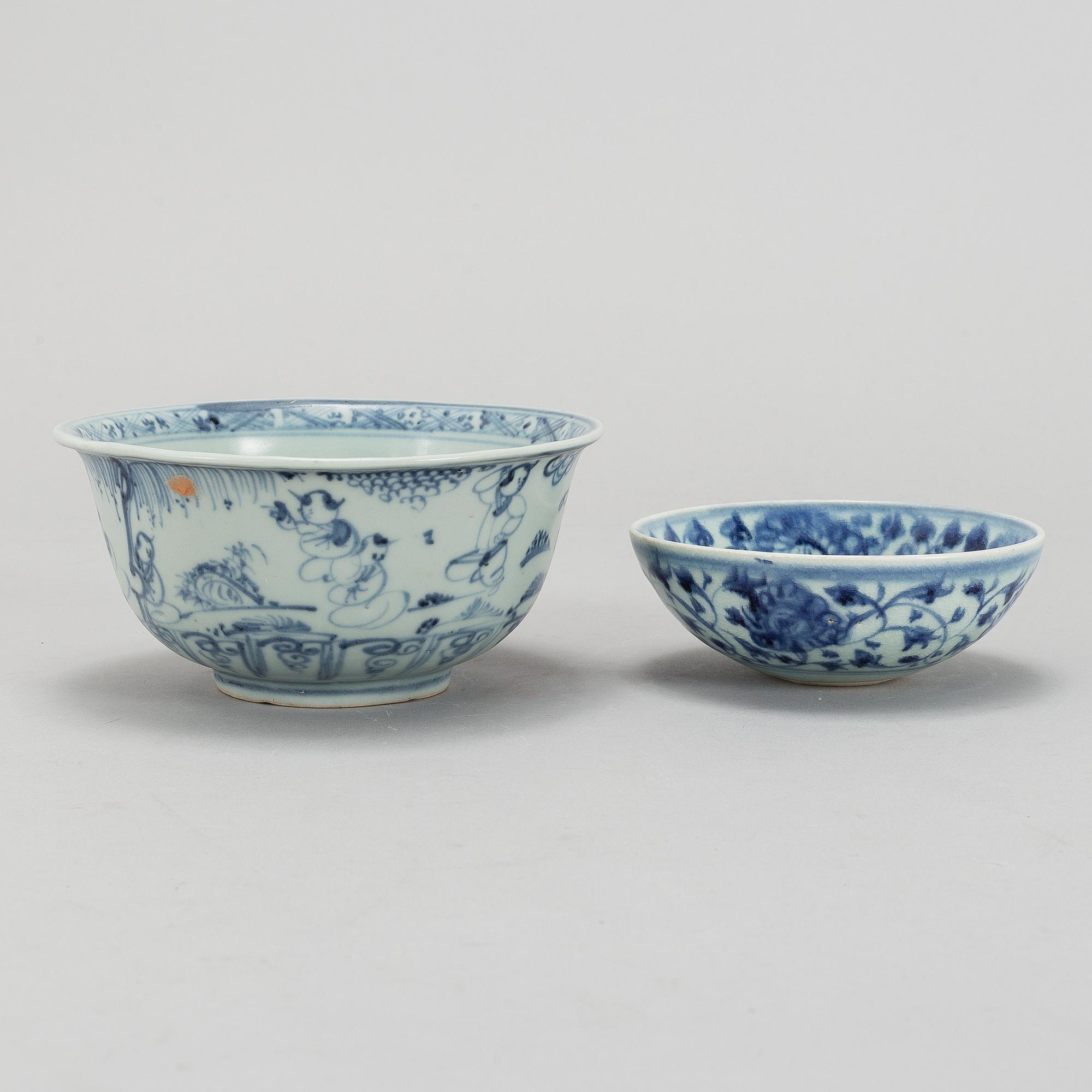 Two blue and white bowls, Ming dynasty, for south east asian market. Seafindings.