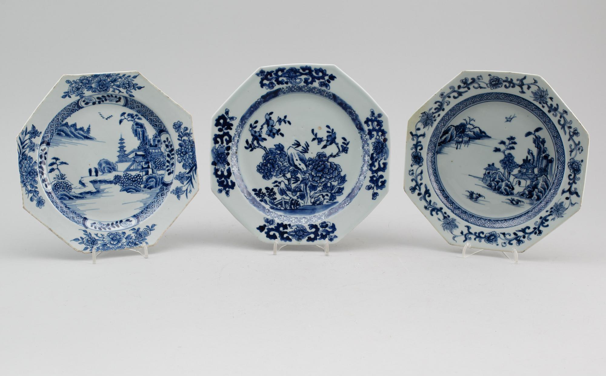 TALLRIKAR, 3 st snarlika, porslin, Kina, Qianlong 1736-1795.