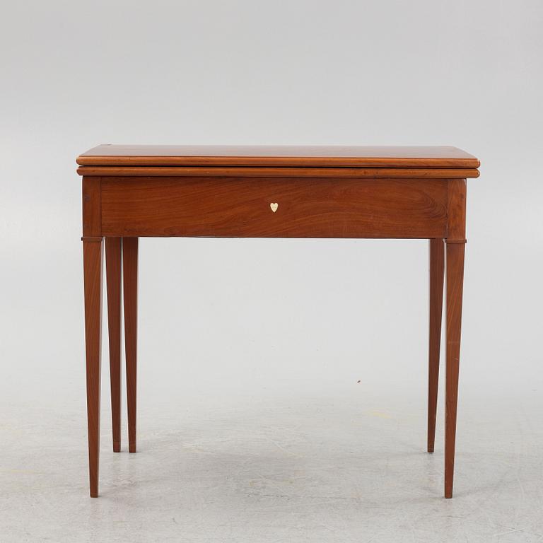 A mahogany game's table, 19th century.