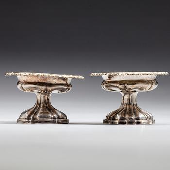 SALTKAR, ett par, silver, Helsingfors 1842, Fredrik Strömsten 1813-60.