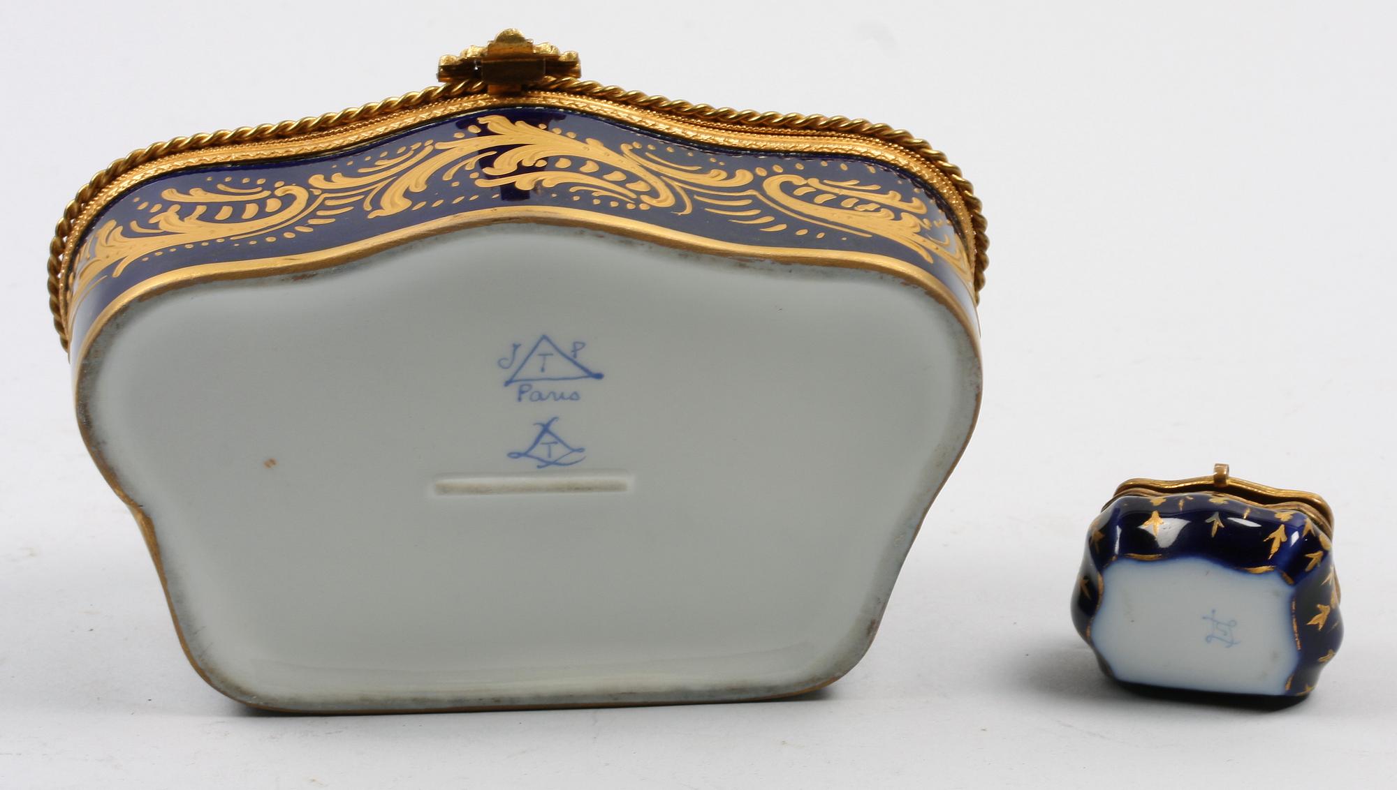 SKRIN samt DOSA, porslin. 1800-tal. Sévresliknande märke.