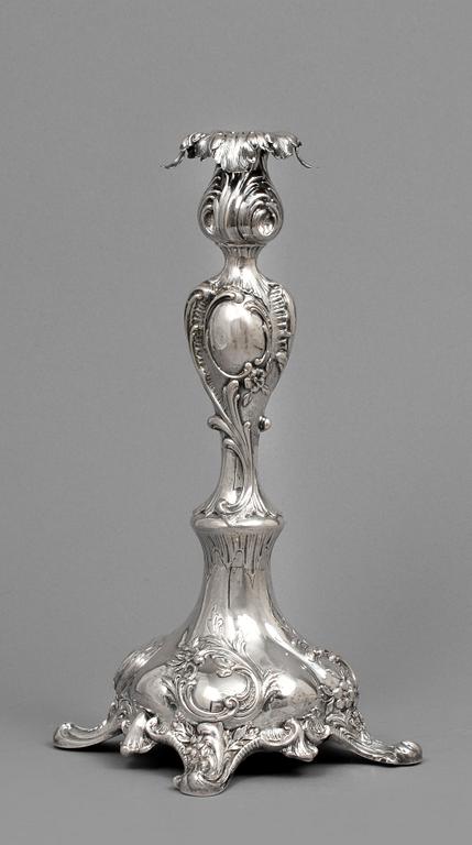 LJUSSTAKE, låghaltigt silver, otydl stämplar. 1900-tal. Vikt ca 600 g.