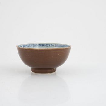 Skål samt två skålfat, exportporslin, Kina, Qingdynsatin, Qianlong (1736-95).