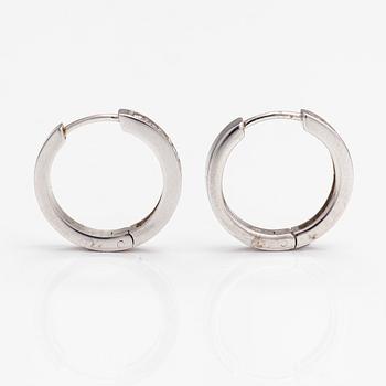A pair of 14K white gold earrings with diamonds ca. 0.40 ct in total.