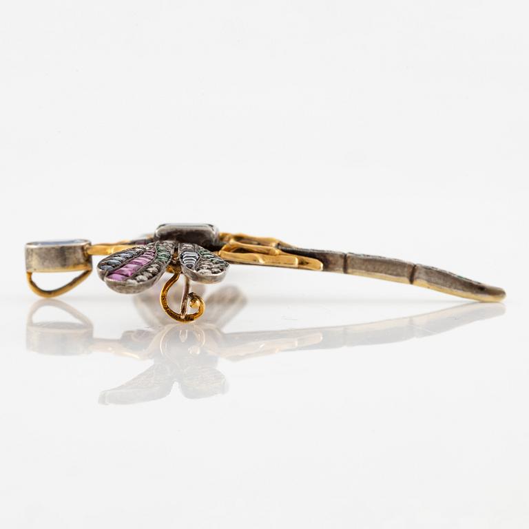 A brooch/pendant  in the form of a dragonfly with emeralds, rubies, sapphires and diamonds, Russia 1899-1908.