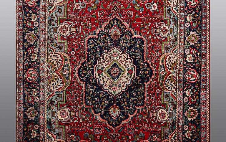 Matto, Tabriz, ca 295 x 195 cm.