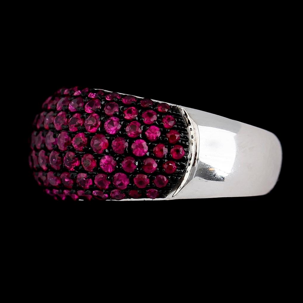 RING, 18K vitguld, rubiner tot ca 2.25 ct.