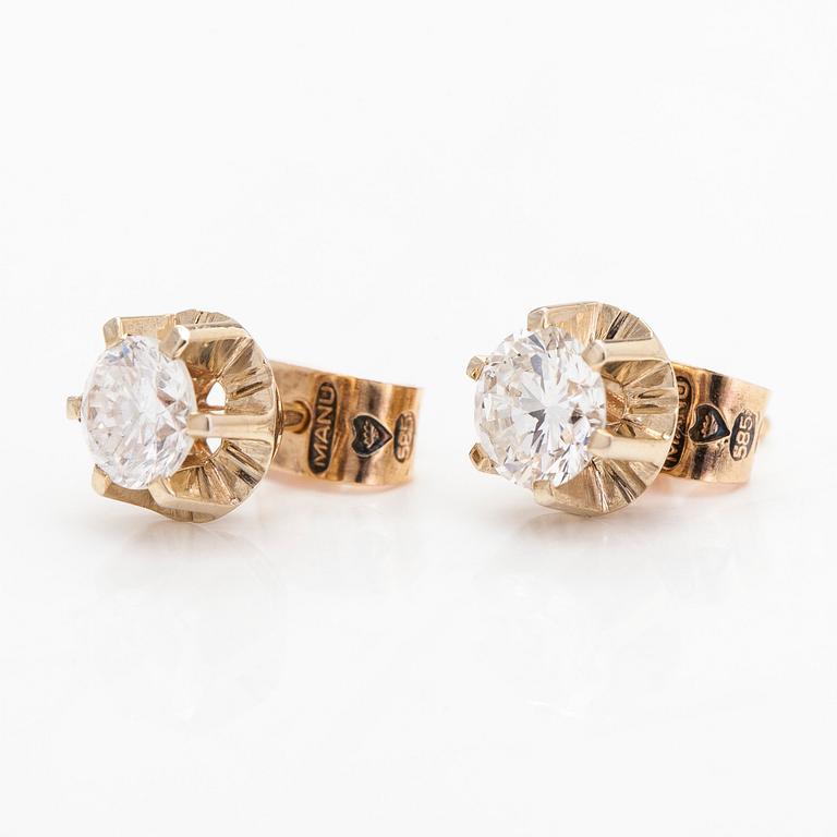 A pair of 14K gold earrings, with brilliant-cut diamonds totalling approximately 1.00 ct. Manu-Koru, Helsinki.