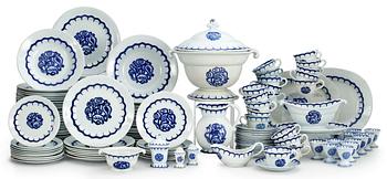 814. A Wilhelm Kåge 'Liljeblå' 140 pcs creamware dinner service, Gustavsberg 1920-36.