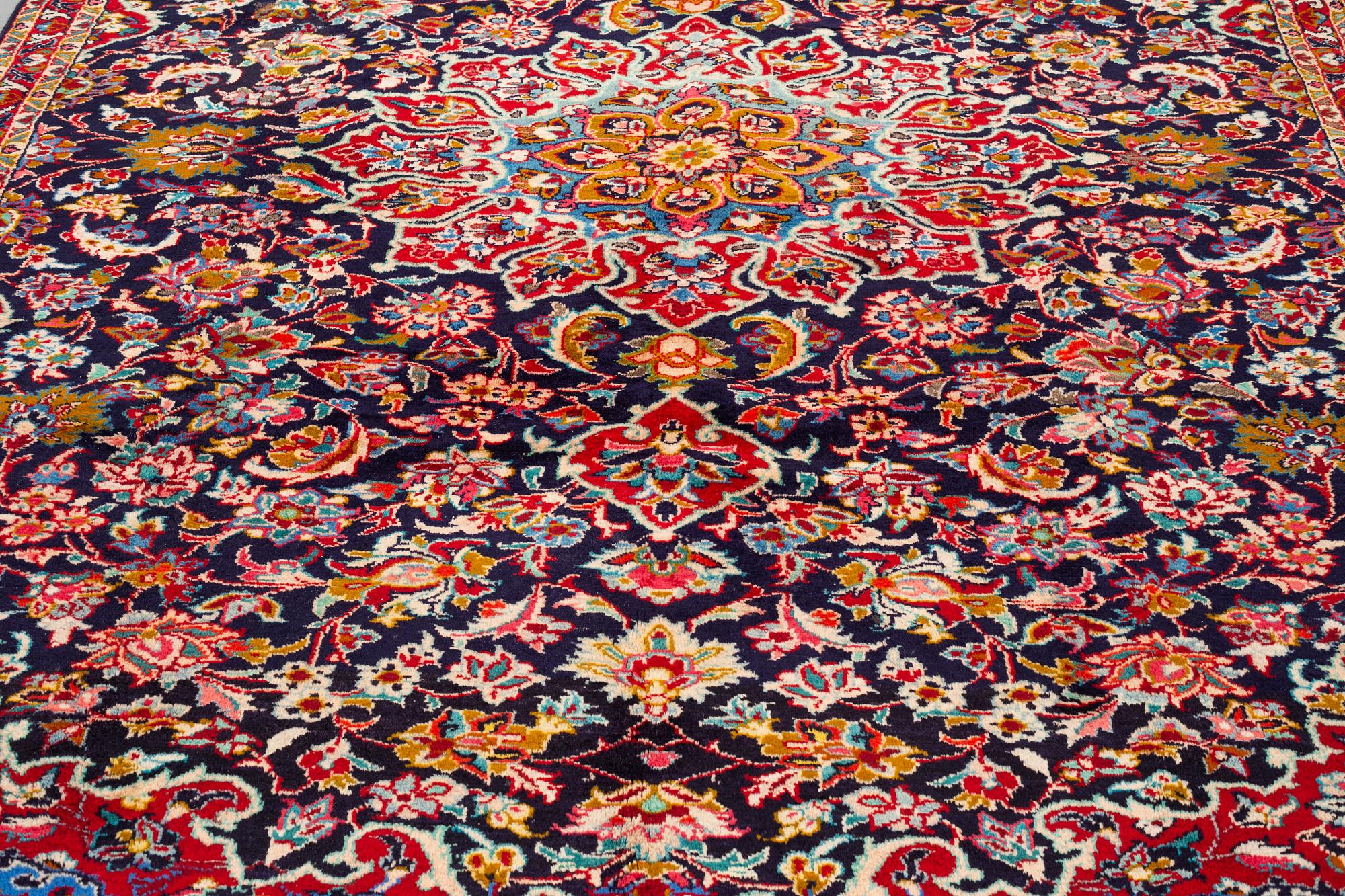 Carpet, western persia, ca 307 x 220 cm.