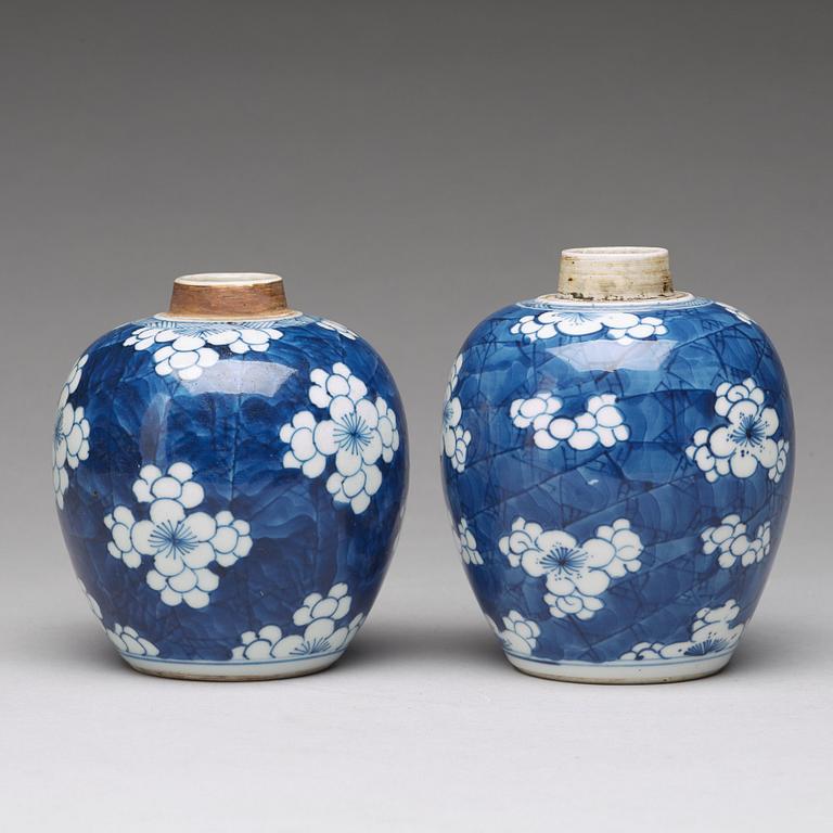 Two blue and white tea caddies, Qing dynasty, Qianlong (1736-95).