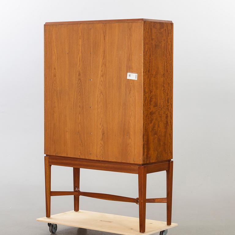 CABINET, Hjalmar Wikström Möbelsnickare, Stockholm, 1920-/1930-tal. Attributed to Carl Malmsten.