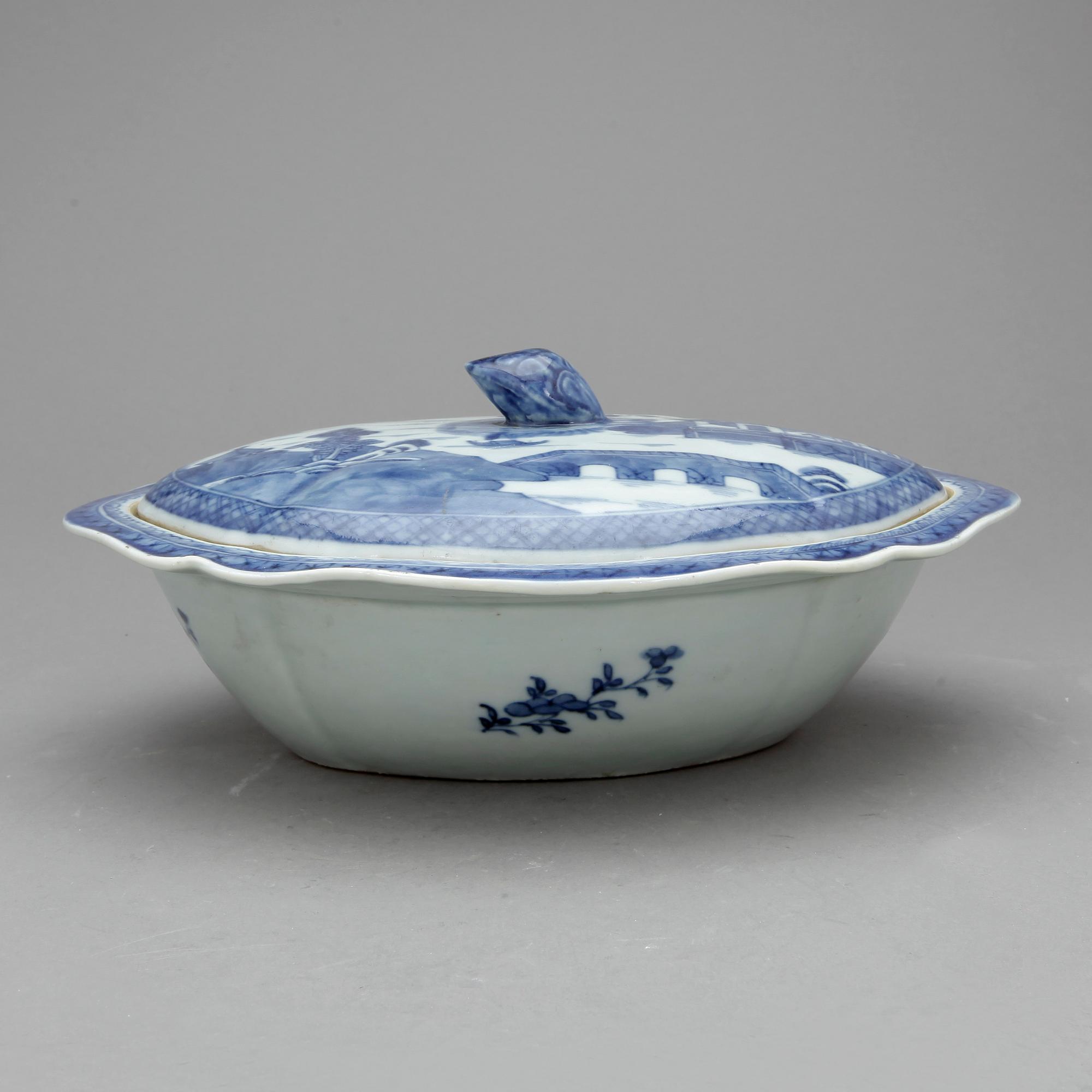 KAROTT, porslin, Kina, Jiaqing (1796-1820).