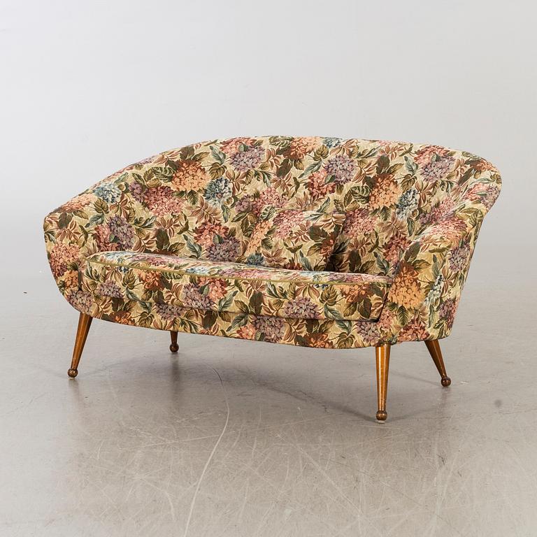 FOLKE JANSSON, a "Tellus" 1950's couch.