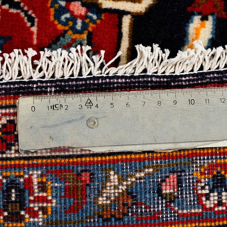 A KESHAN RUG, SIGNED, 413 x 297 cm.