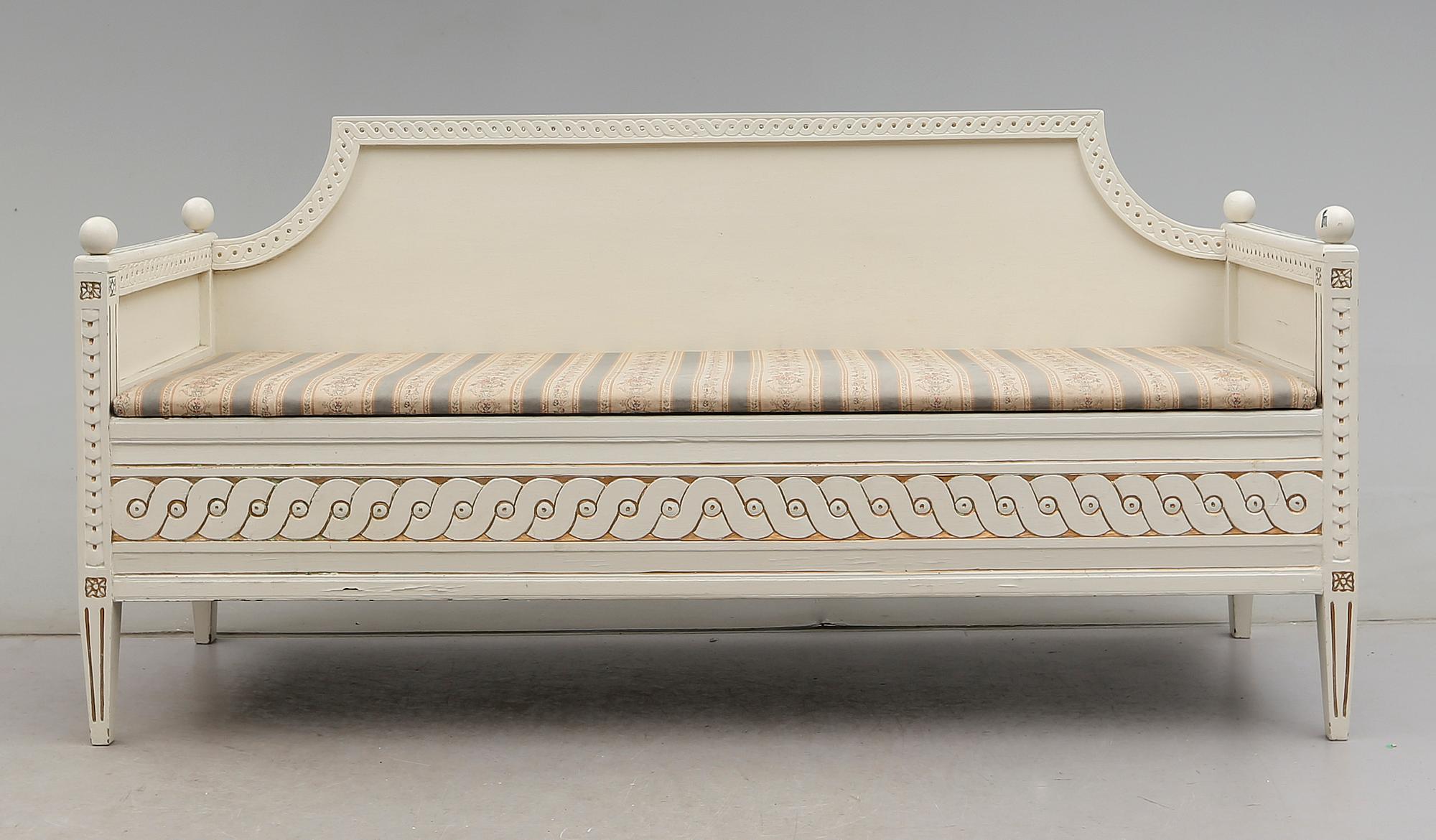 SOFFA, sengustaviansk, omkring år 1800.