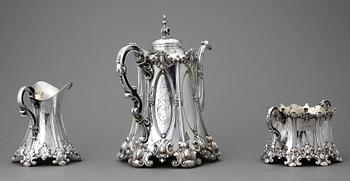 KAFFESERVIS, 3 delar, silver, götisk stil, GAB samt CG Hallberg, Stockholm 1903, 1904 och 1914. Total vikt ca 1 750 g.