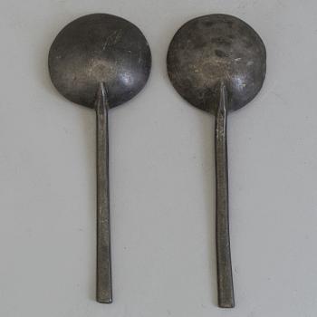 TWO 18TH CENTURY PEWTER SPOONS.