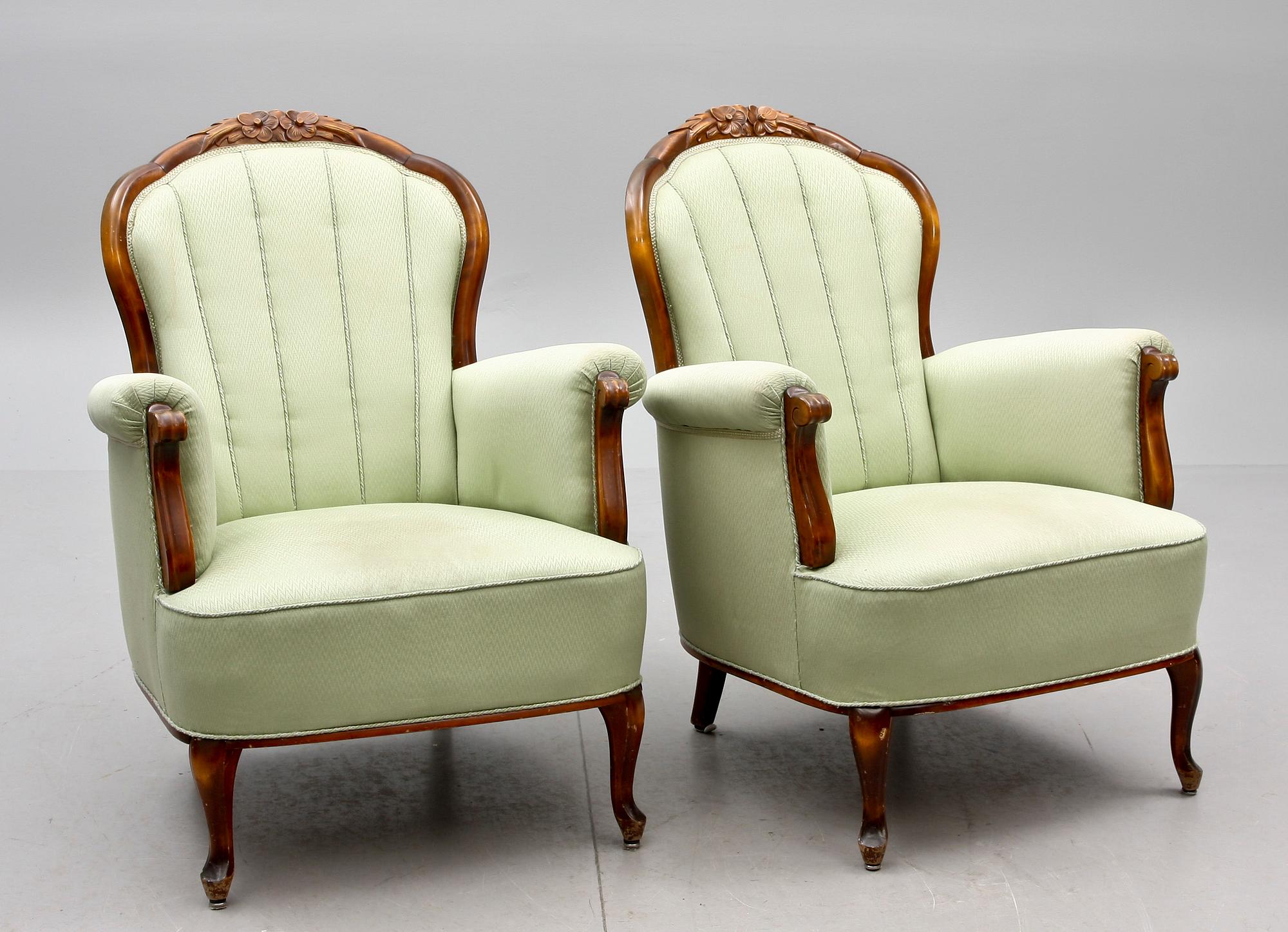 FÅTÖLJER, ett par, nyrokokostil, 1900-tal.