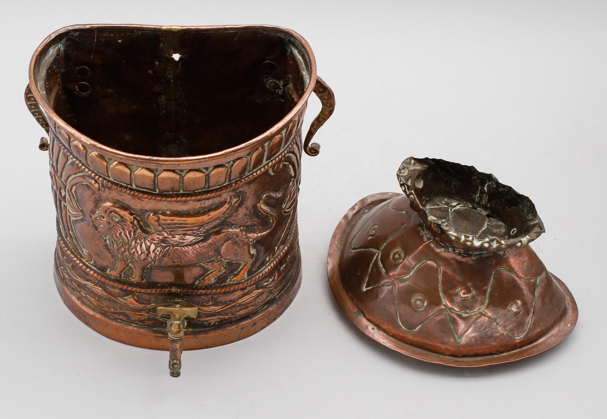 VATTENCISTERN, 2 delar, koppar, 1700-/1800-tal.