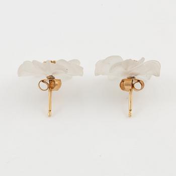 Brooch and earrings, floral, 18K gold with carved rock crystal and rose-cut diamonds.