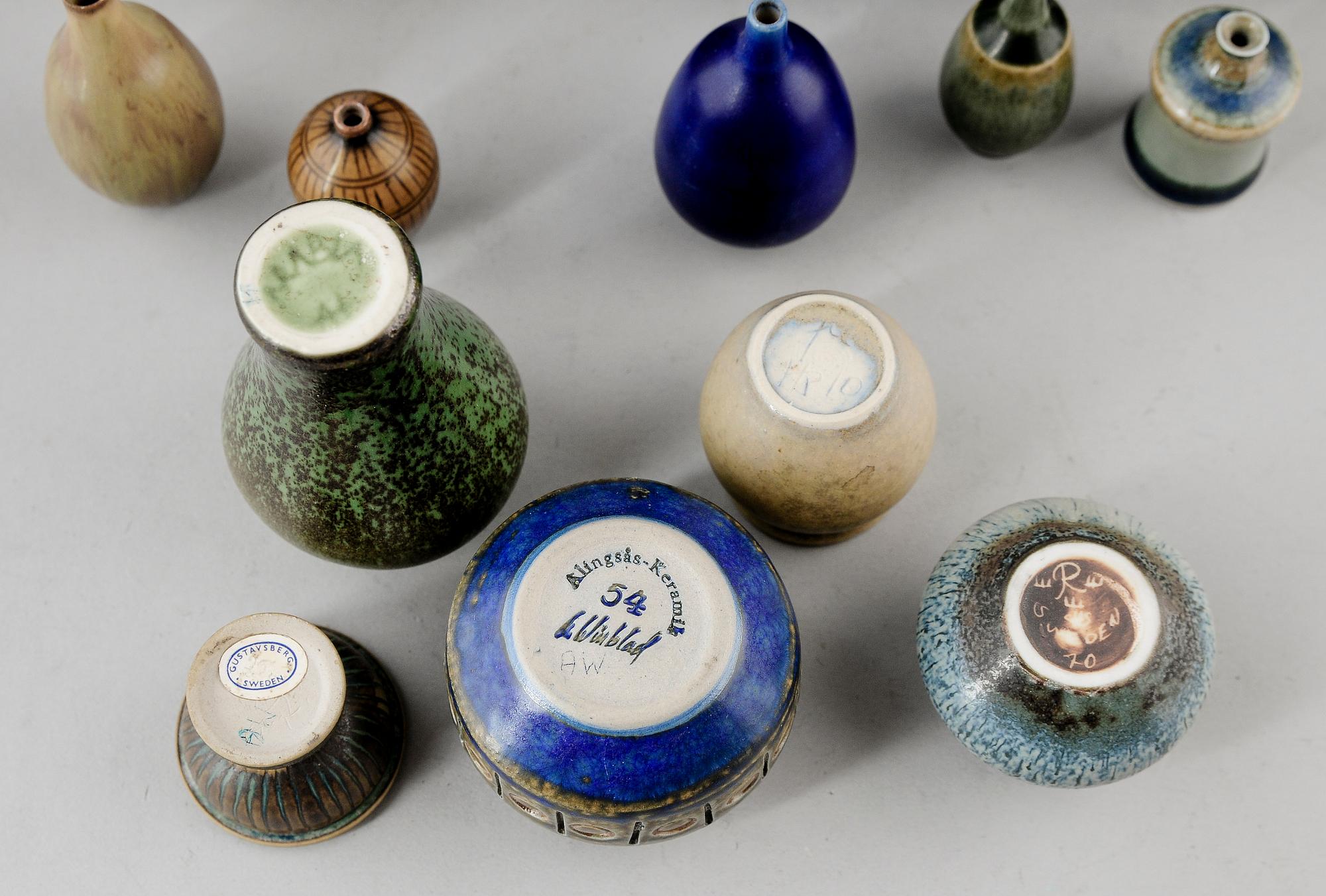 SAMLING MINIATYRVASER, 15 st, stengods, 1900-talets mitt.