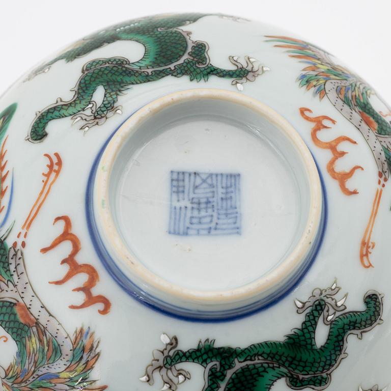 A Chinese porcelain bowl, 20th century.