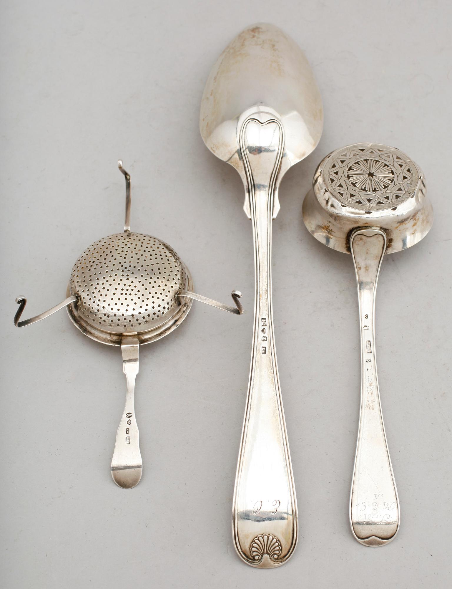 RAGUSKED, STRÖSOCKERSKED SAMT TESPINDEL, silver, 1700-/1800-tal. Vikt ca 217 g.