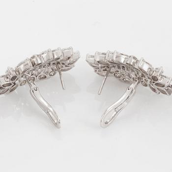 A pair of 18K gold tanzanite earings set with diamonds of various shapes.