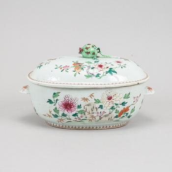 A famille rose tureen with cover, Qing dynasty, Qianlong (1736-95).