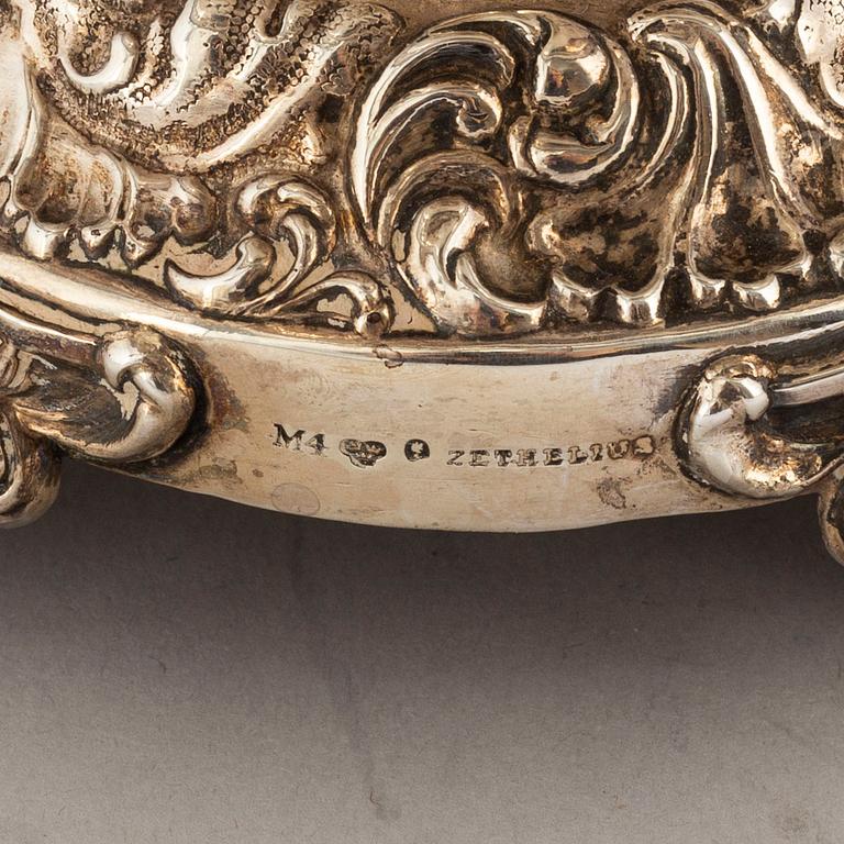Fredrik & Wilhelm Zethelius, skål/tazza, silver, Stockholm 1842. Nyrokoko.
