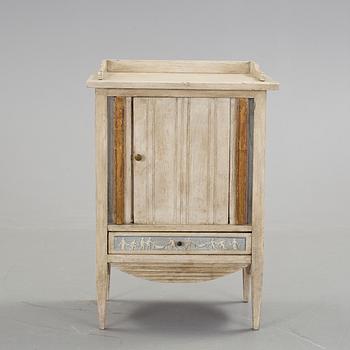 POTTSKÅP, gustaviansk stil, sannolikt 1800-talets sista kvartal.