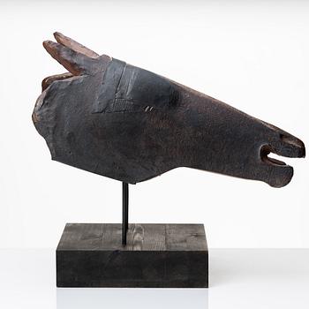 Henrik Allert, A horse head.