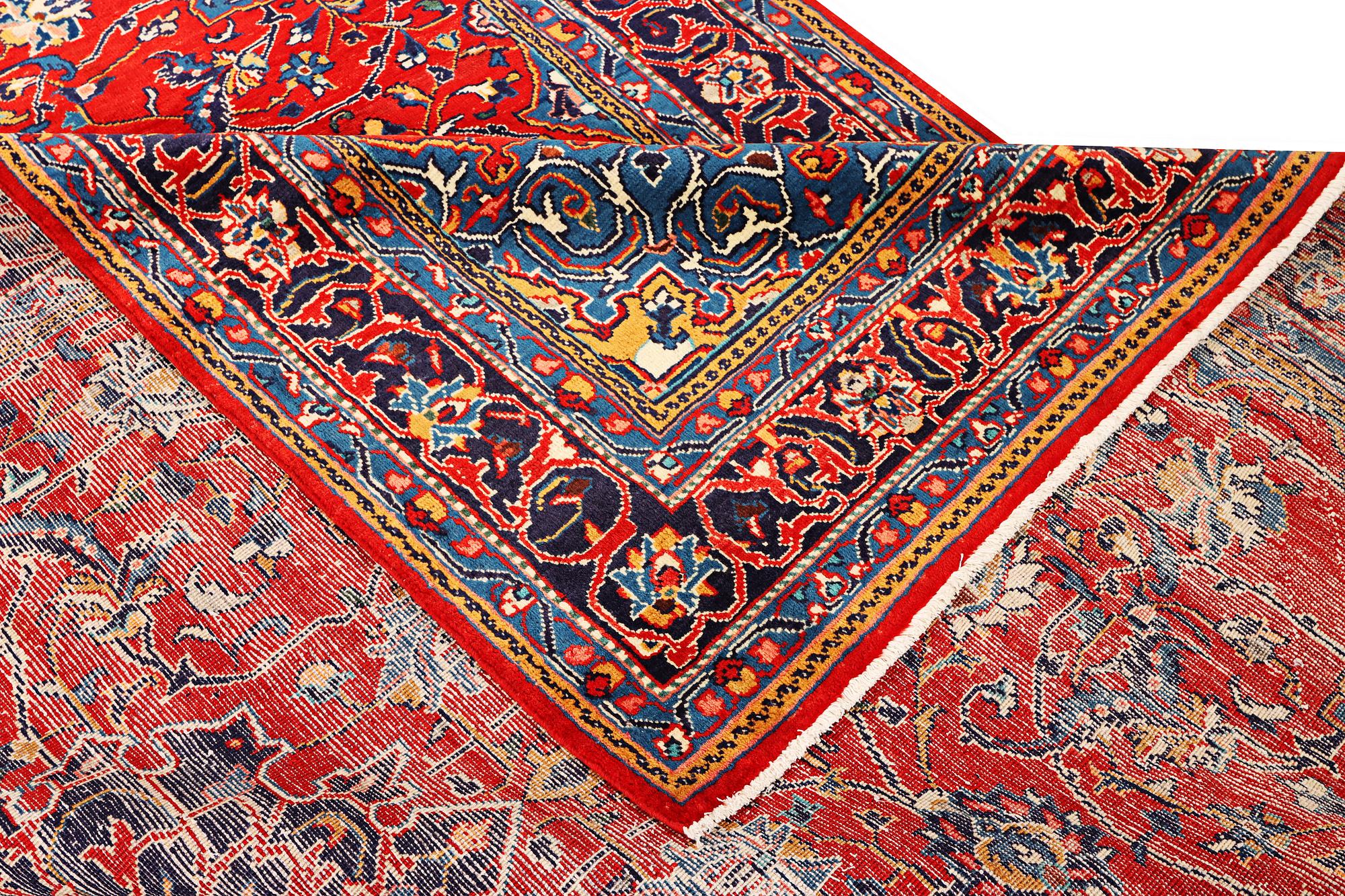 A Hamadan carpet, a. 320 x 220 cm.