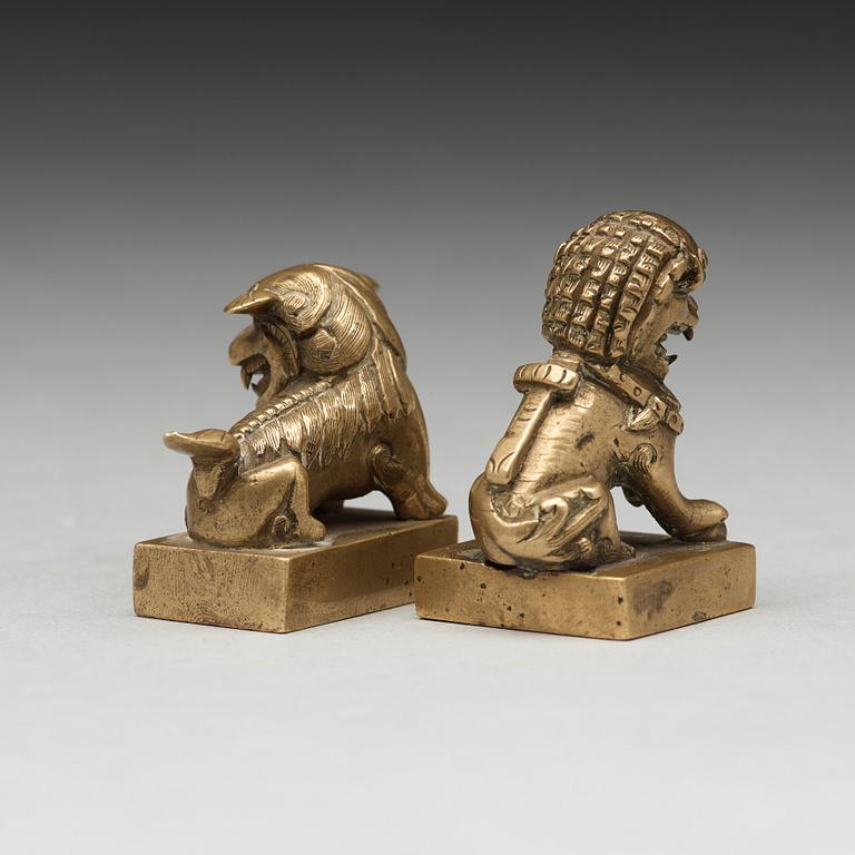 Two Chinese seals, 20th Century.