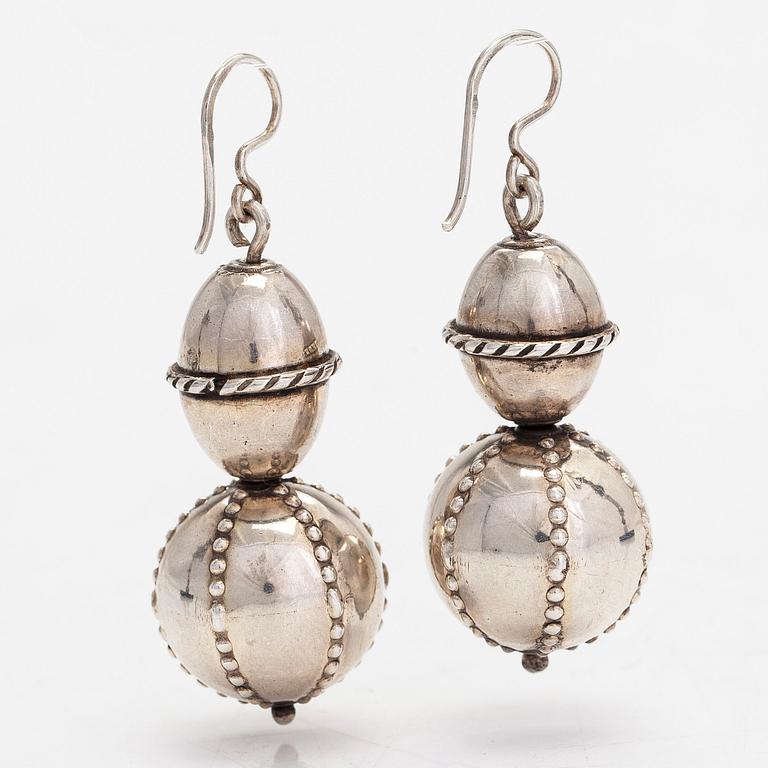 A set of silver "Halikko treasure" necklace, bracelet, ring and earrings. Kalevala Koru, Helsinki 1965-1972.