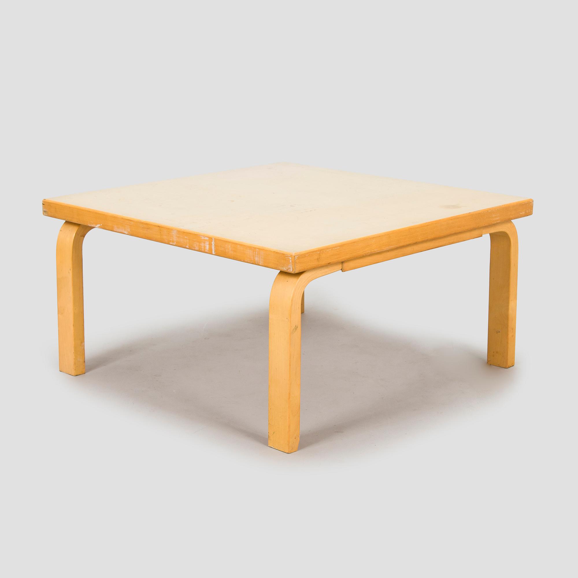 Alvar Aalto, pöytä, malli 81C, Artek 1960-luku.