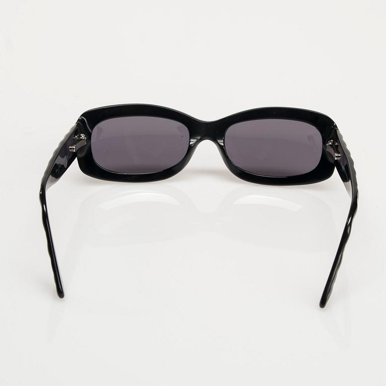 SOLGLASÖGON, Chanel.