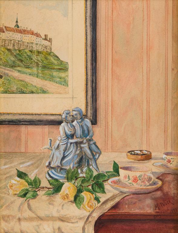 Maria Wiik, Figuriini pöydällä.