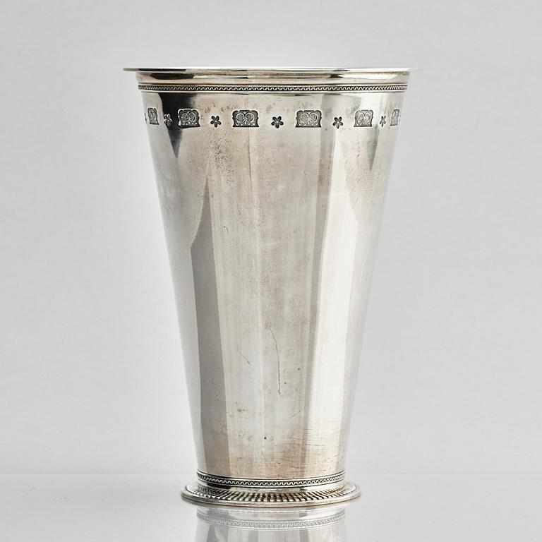 Wiwen Nilsson, bägare, delvis förgyllt sterling silver, "Bysantinska modellen", Lund 1941.