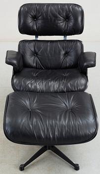 FÅTÖLJ med OTTOMAN, Charles & Ray Eames, "Lounge Chair", modellen formgiven 1956. Vitra/Herman Miller.