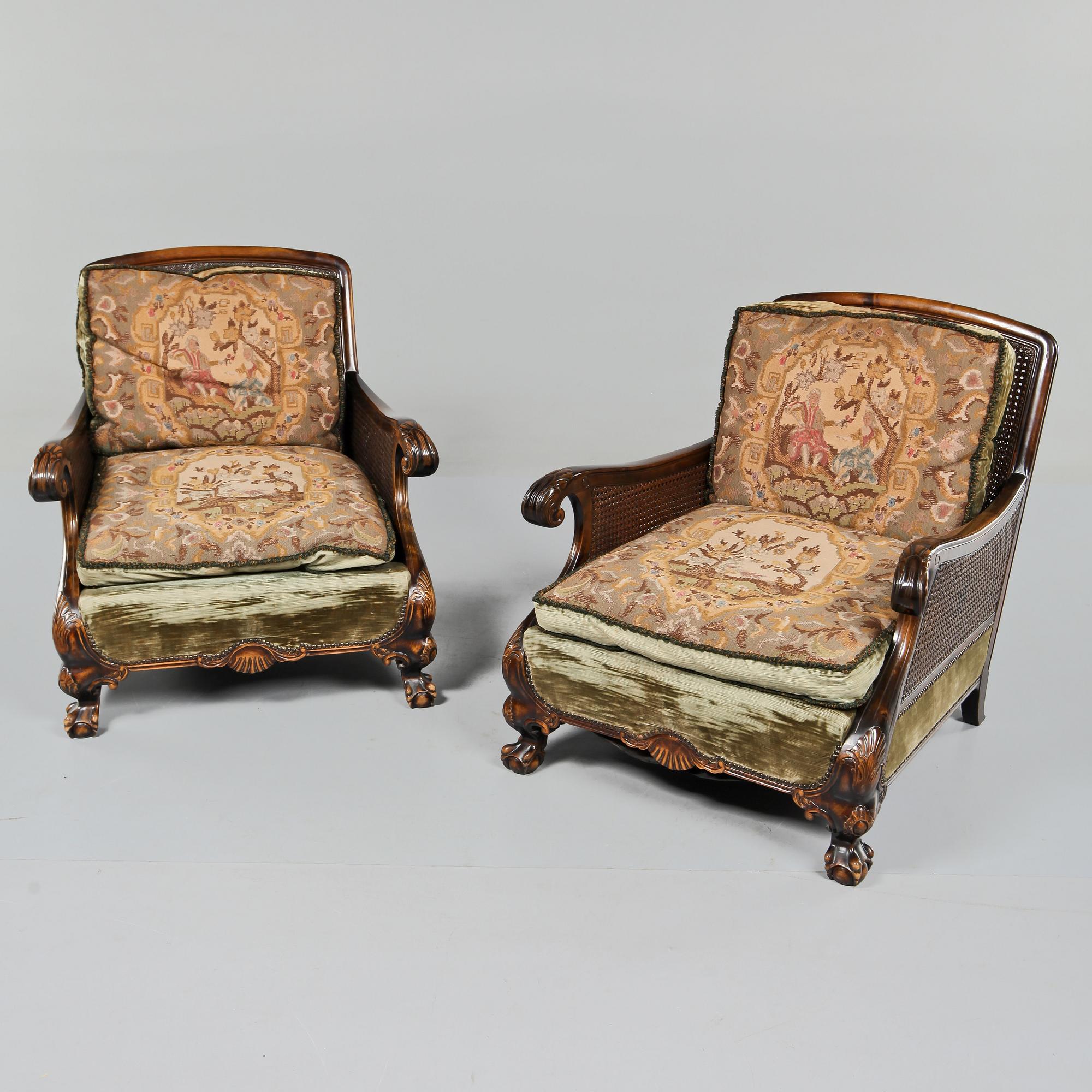 FÅTÖLJER, ett par, Chippendale stil, 1900-talets första hälft.
